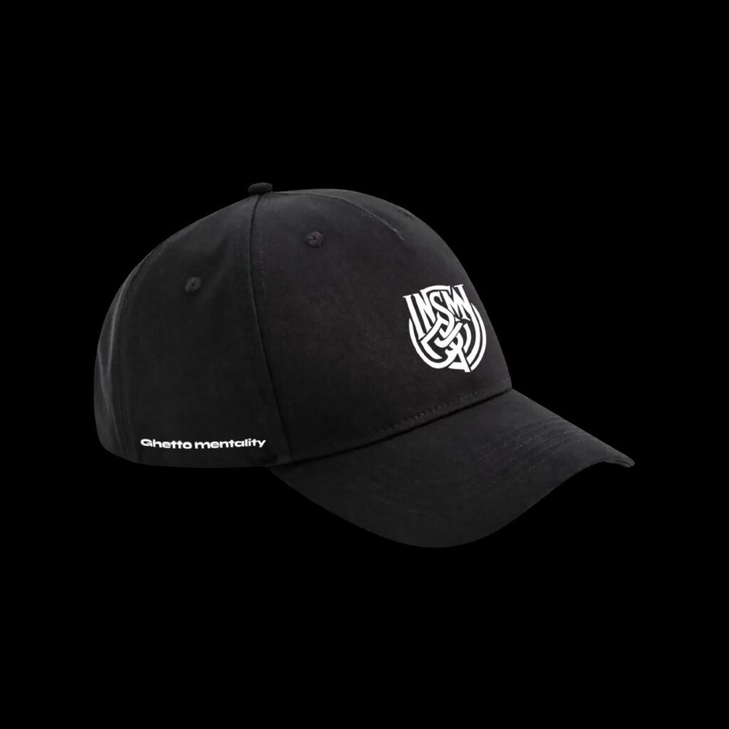 Μαύρο καπέλο με λογότυπο INSMN και στάμπα Ghetto Mentality.